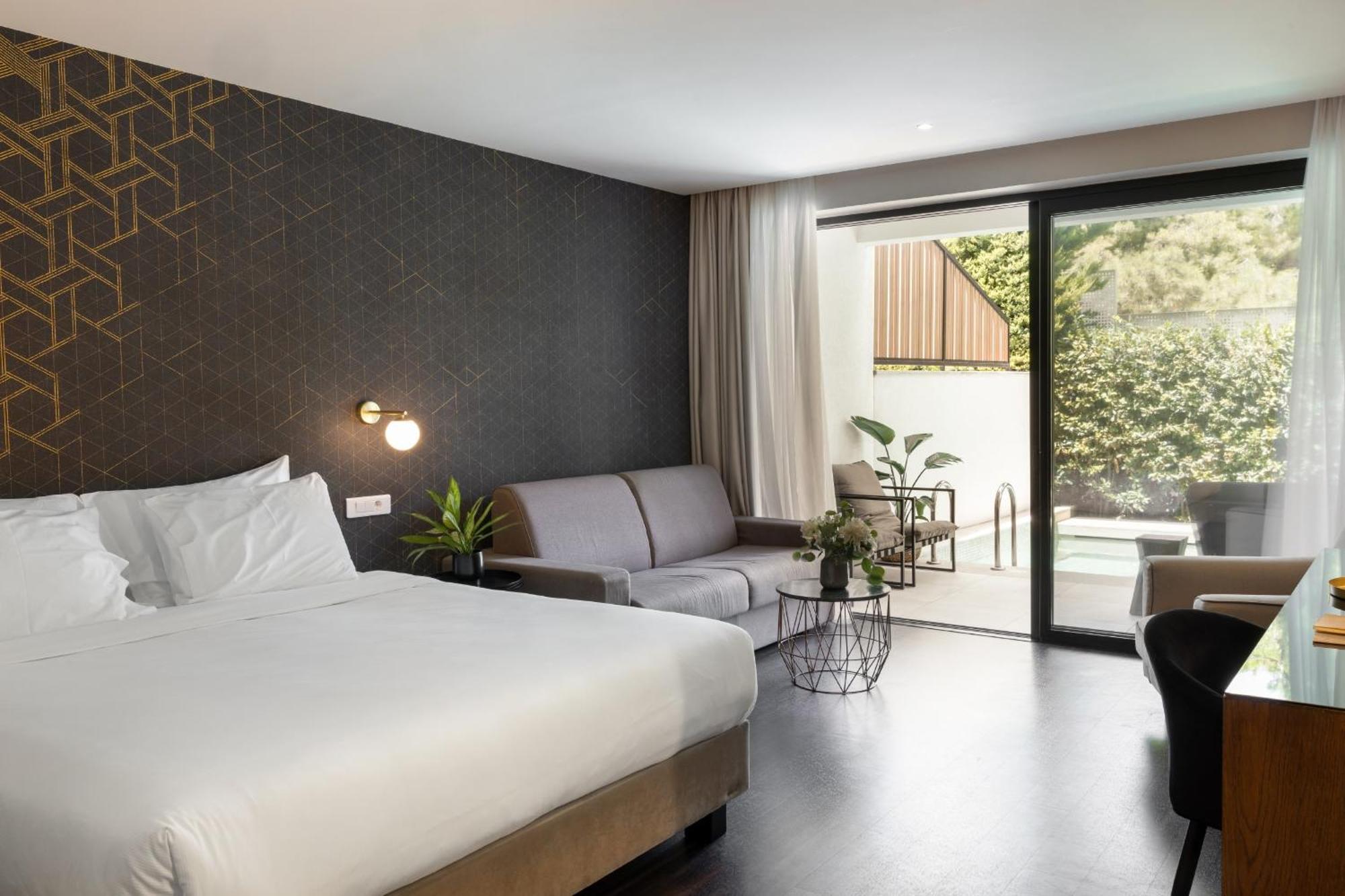 Deluxe Suite with Private Pool,1604797416:JPEG