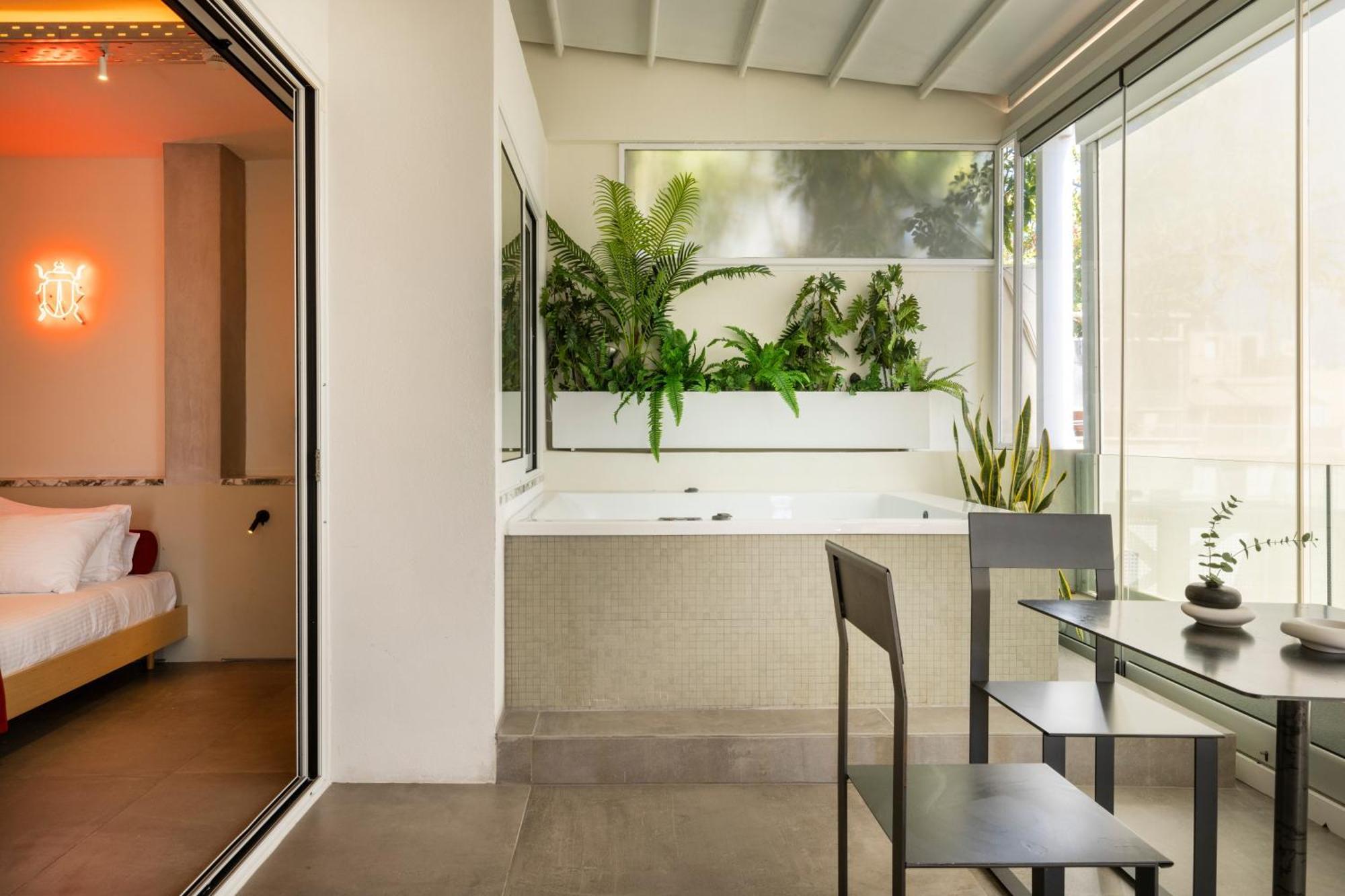 Penthouse Suite with Hot Tub