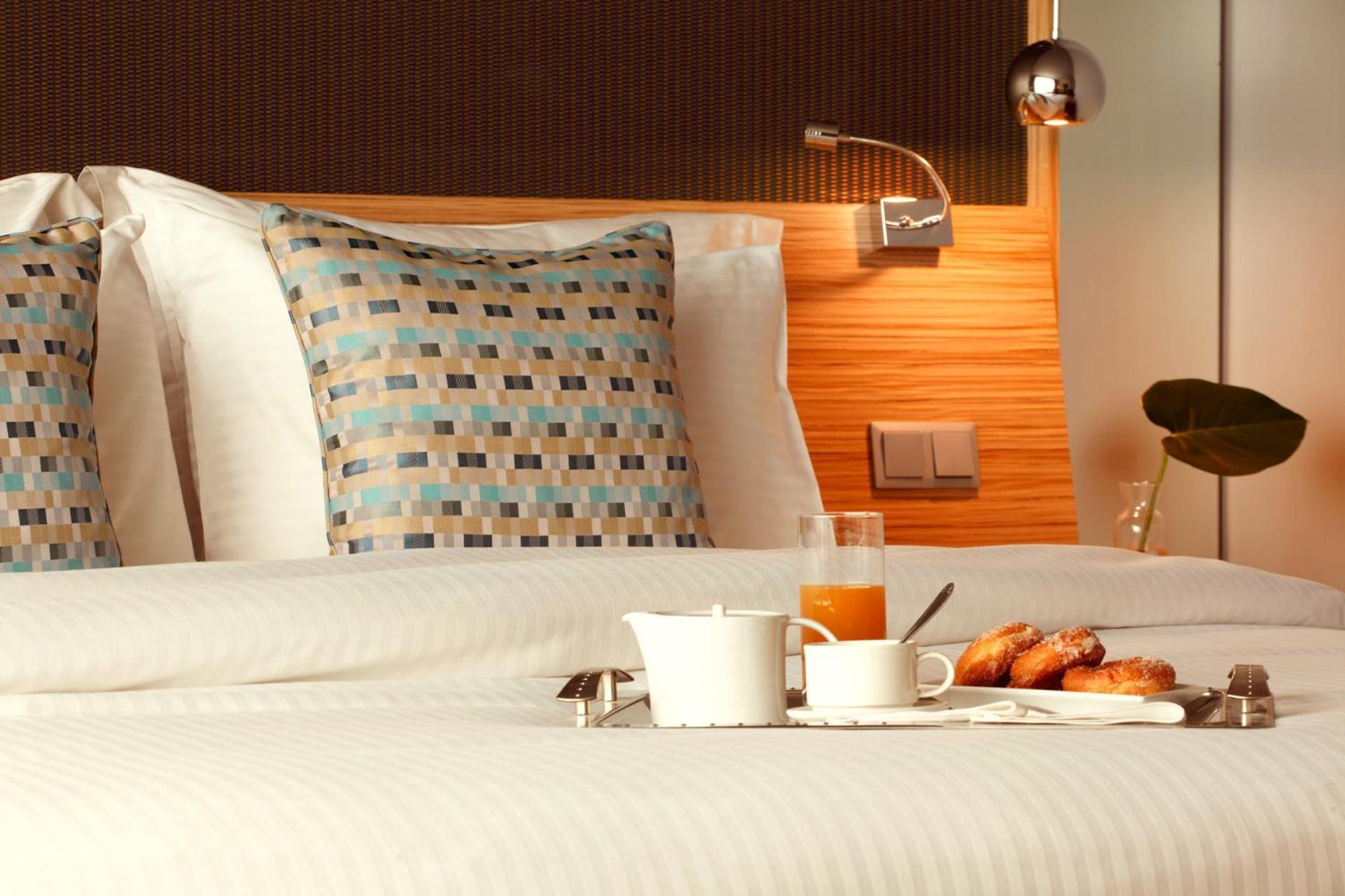 Standard Twin Room with City View