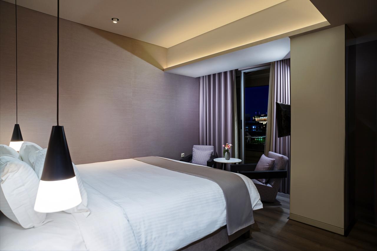 Suite Balcony,644111379:JPEG