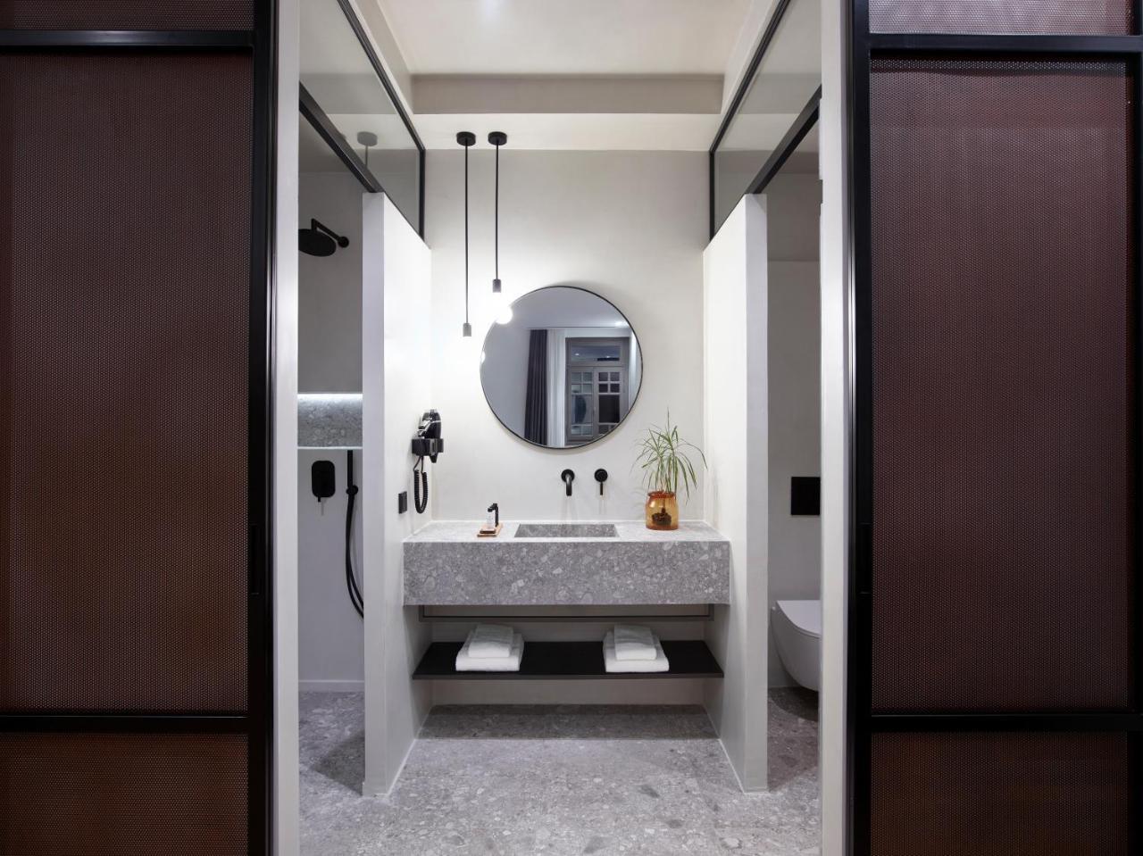 Semi-Ground Floor Family Room (4 Adults)