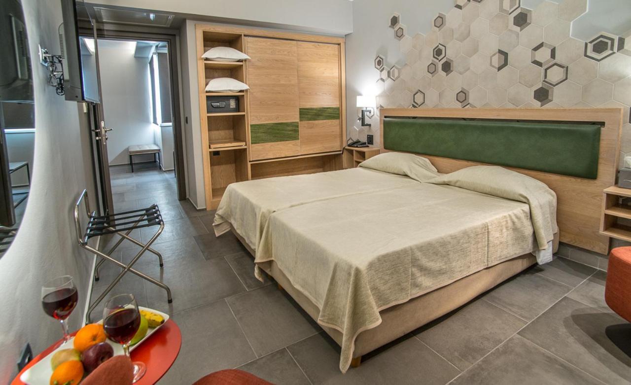 Deluxe Two-Bedroom Family Room
